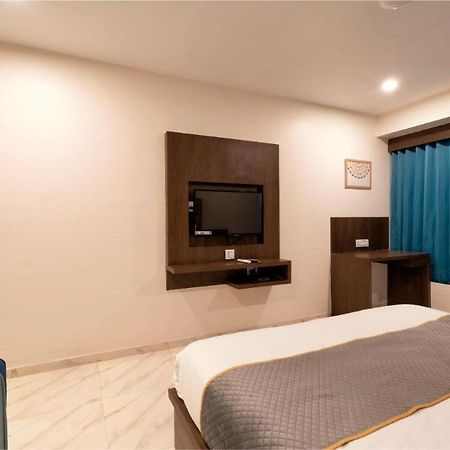 Hotel Royal 24 Ahmadábád Kültér fotó