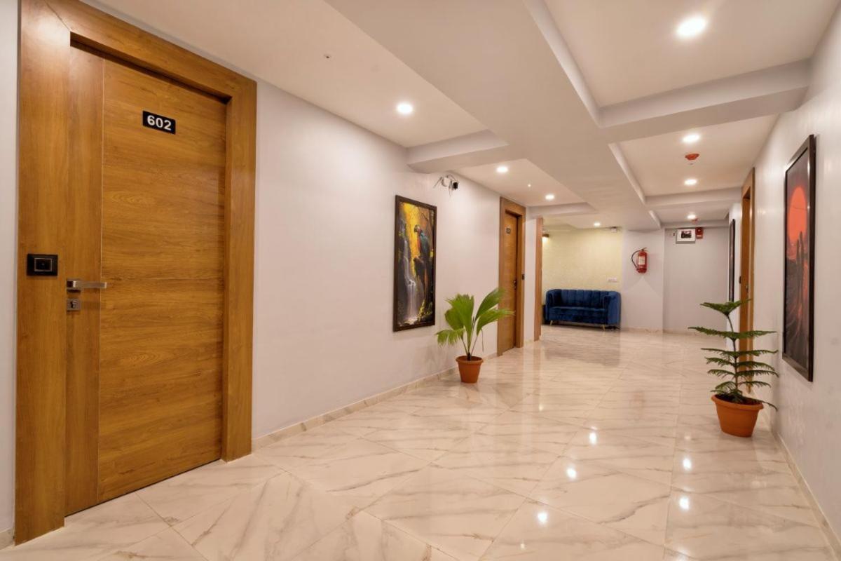 Hotel Royal 24 Ahmadábád Kültér fotó