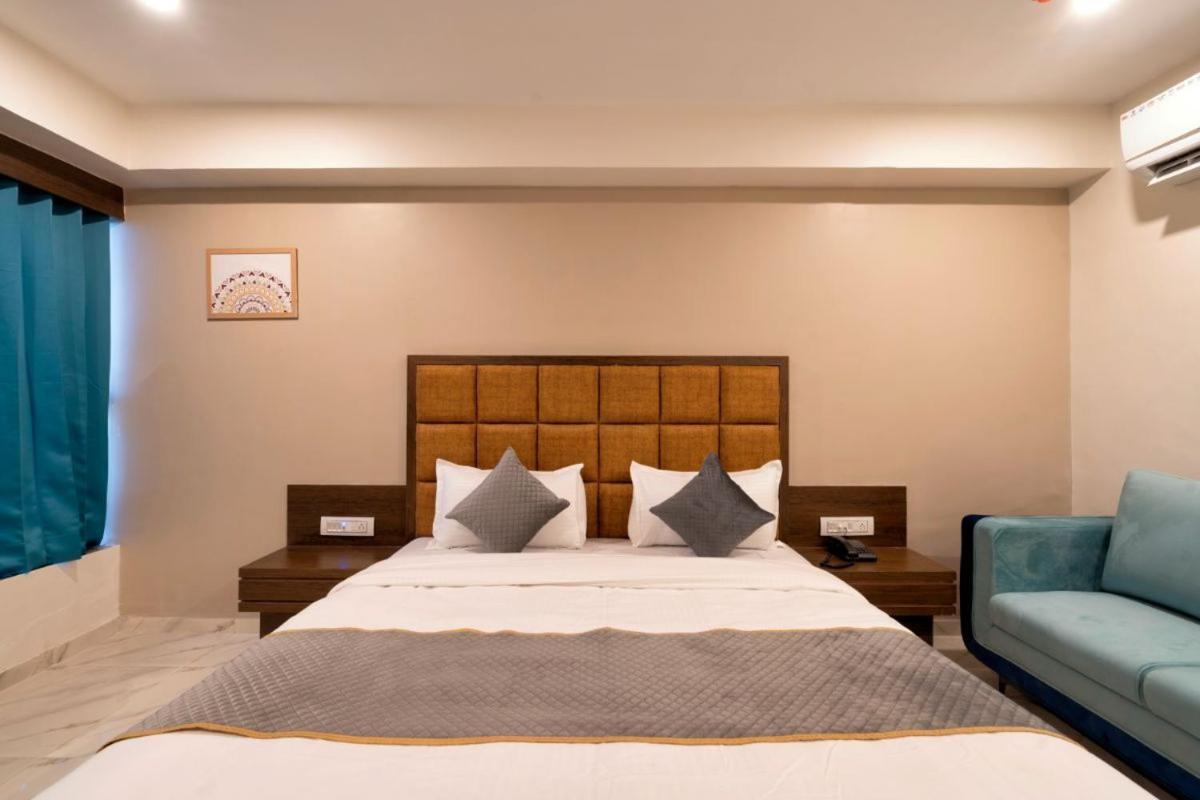 Hotel Royal 24 Ahmadábád Kültér fotó