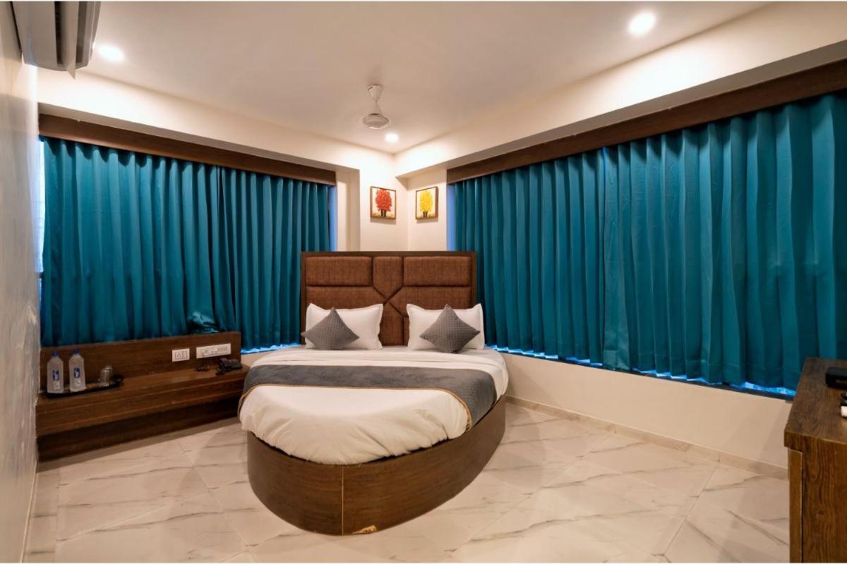 Hotel Royal 24 Ahmadábád Kültér fotó