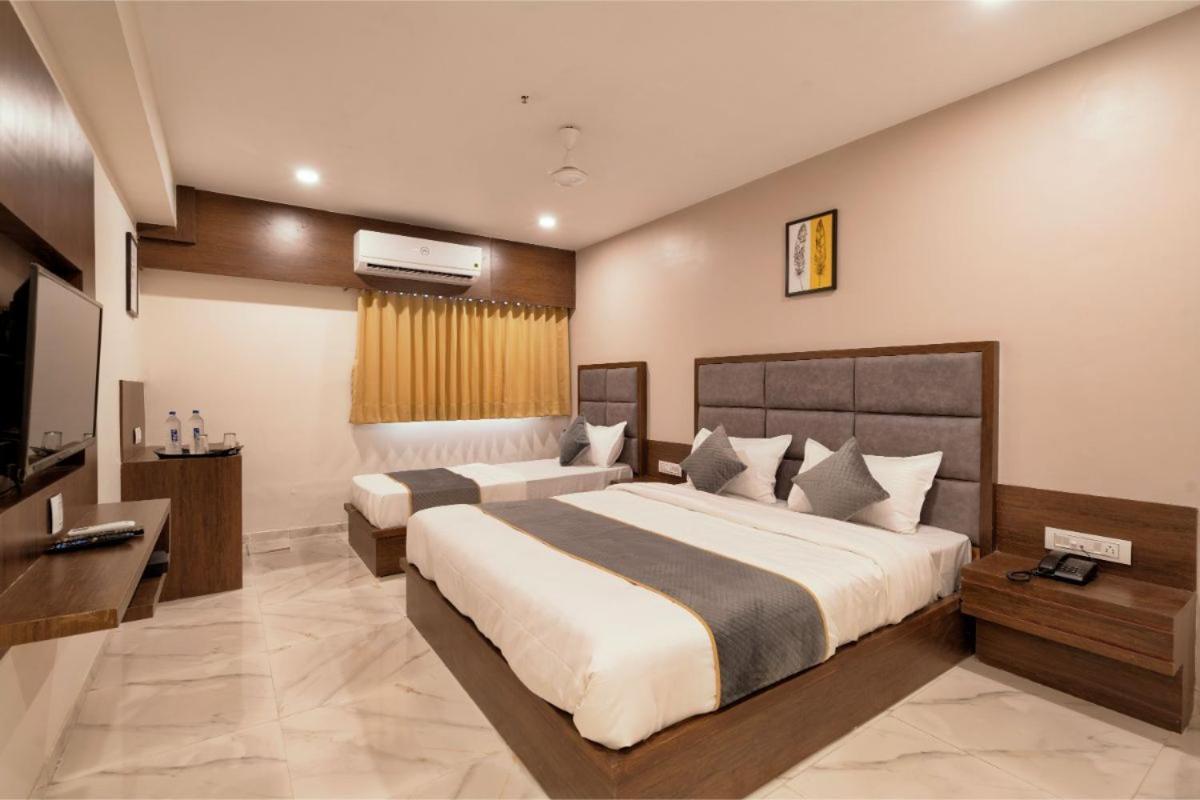 Hotel Royal 24 Ahmadábád Kültér fotó
